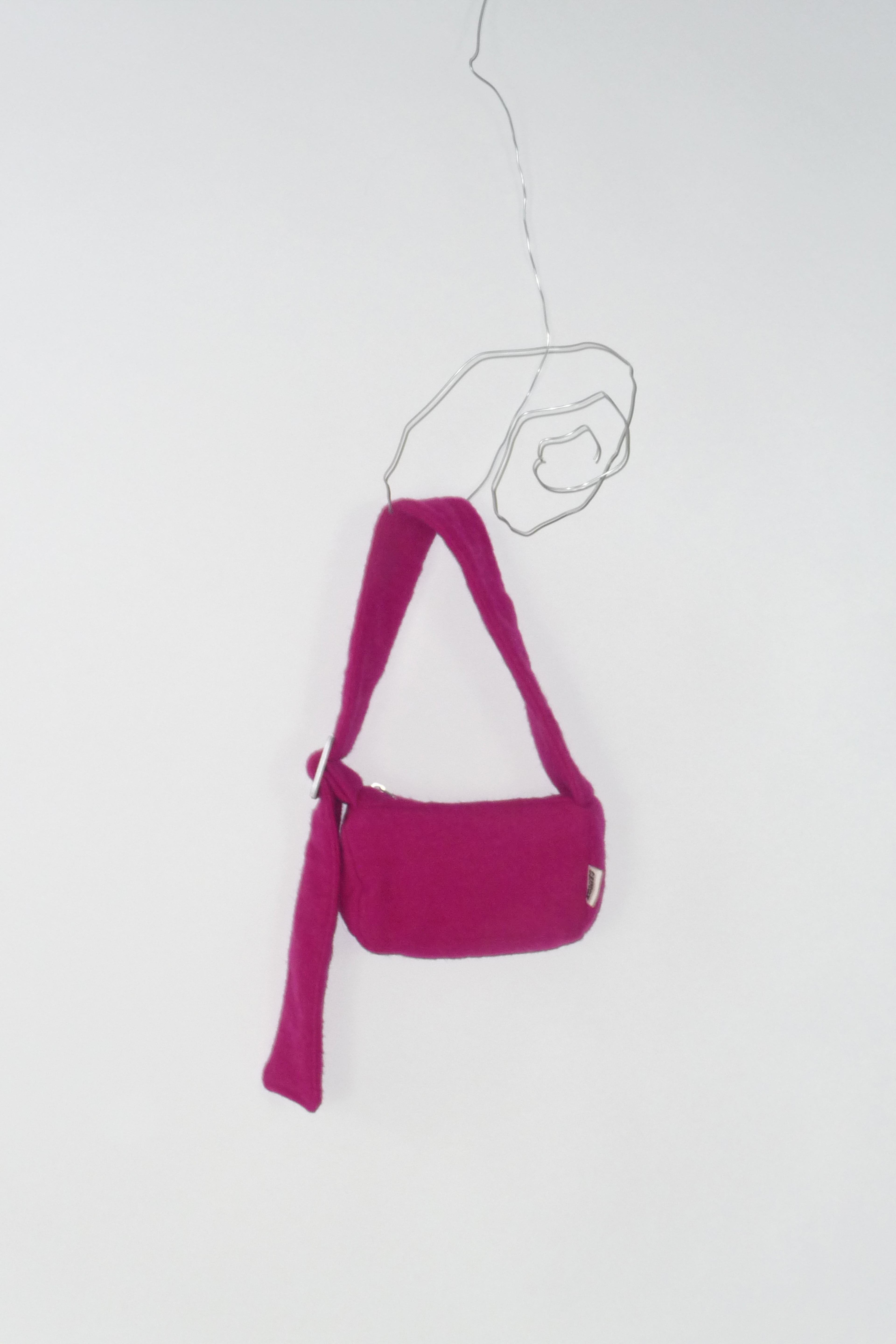 Wanda Shoulder Clinger