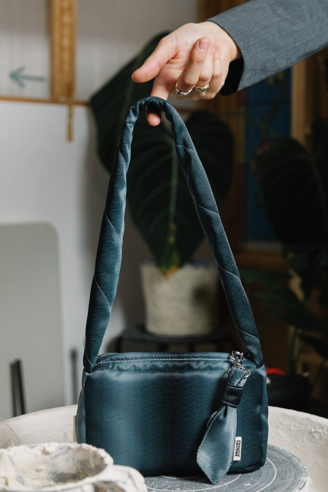 Junior Associate Shoulder Clinger - Grey image 2